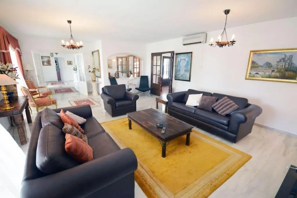 Large 7 Bedroom Villa In Sierrrezuela Heated Pool マラガ スペイン