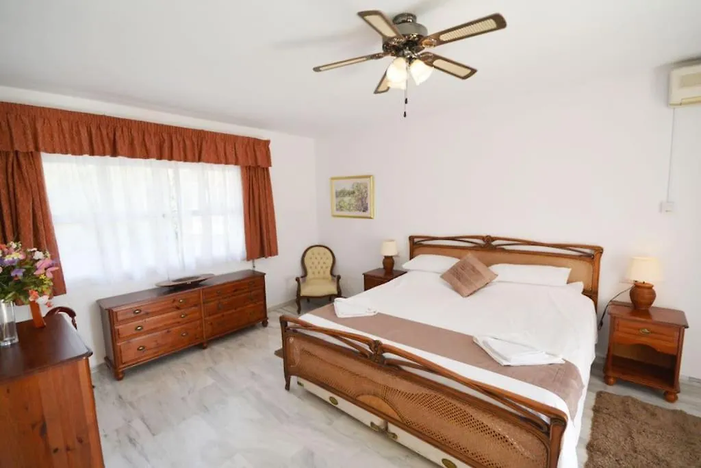 Large 7 Bedroom Villa In Sierrrezuela Heated Pool マラガ
