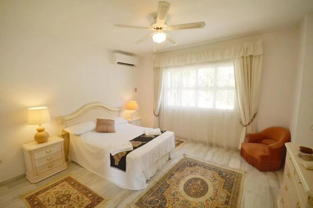 Large 7 Bedroom Villa In Sierrrezuela Heated Pool マラガ
